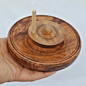 Piccolo macina grano decorativo fatto a mano in legno per arredamento casa, macina grano artigianale di alta qualità, arredamento rustico unico per cucina