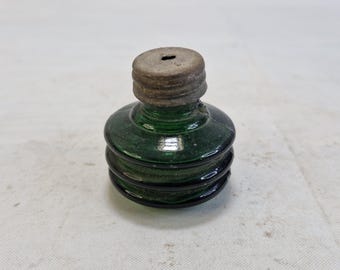 Vintage Green Glass Oil Lamp, Mini Kerosene Lantern, Rustic Cottage Decor (4x4x4 cm)
