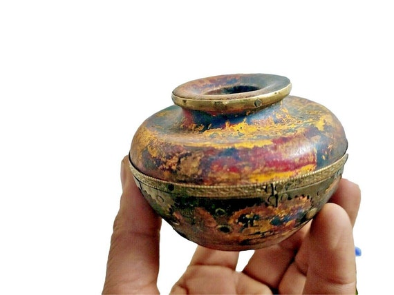 Hand-Painted Tribal Ink Pot– Brass & Lacquer Artwork, Rare Vintage Unique Desk Decor for Collectors and Enthusiasts of Writing Tools
