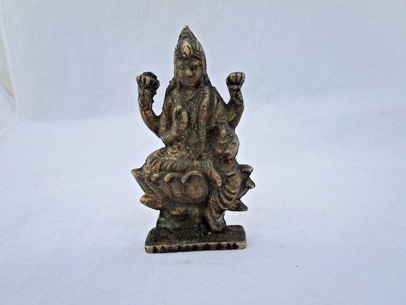Antique Brass Goddess Laxmi Statue – Hindu Wealth Deity Idol with Rich Patina, Sacred Vedic Home Altar Decor, Lakshmi Devotional Collectible
