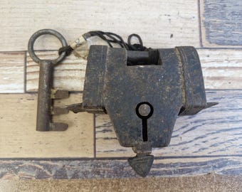 Lucchetto in ferro battuto fatto a mano con chiave – Design a strisce, lucchetto in stile antico, strumento da collezione P6