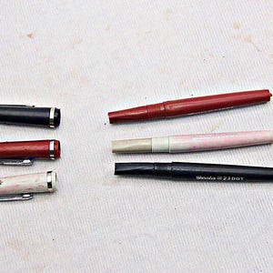 Lote de 3 canetas esferográficas vintage com recarga dupla feitas na Índia, perfeitas para colecionadores ou presentes de escrita diários para amantes de canetas. Não inclui recarga.