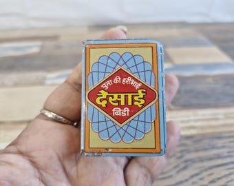Scatola di latta vintage Desai Bidi – Raro contenitore in metallo pubblicitario indiano per tabacco – Oggetto da collezione retrò