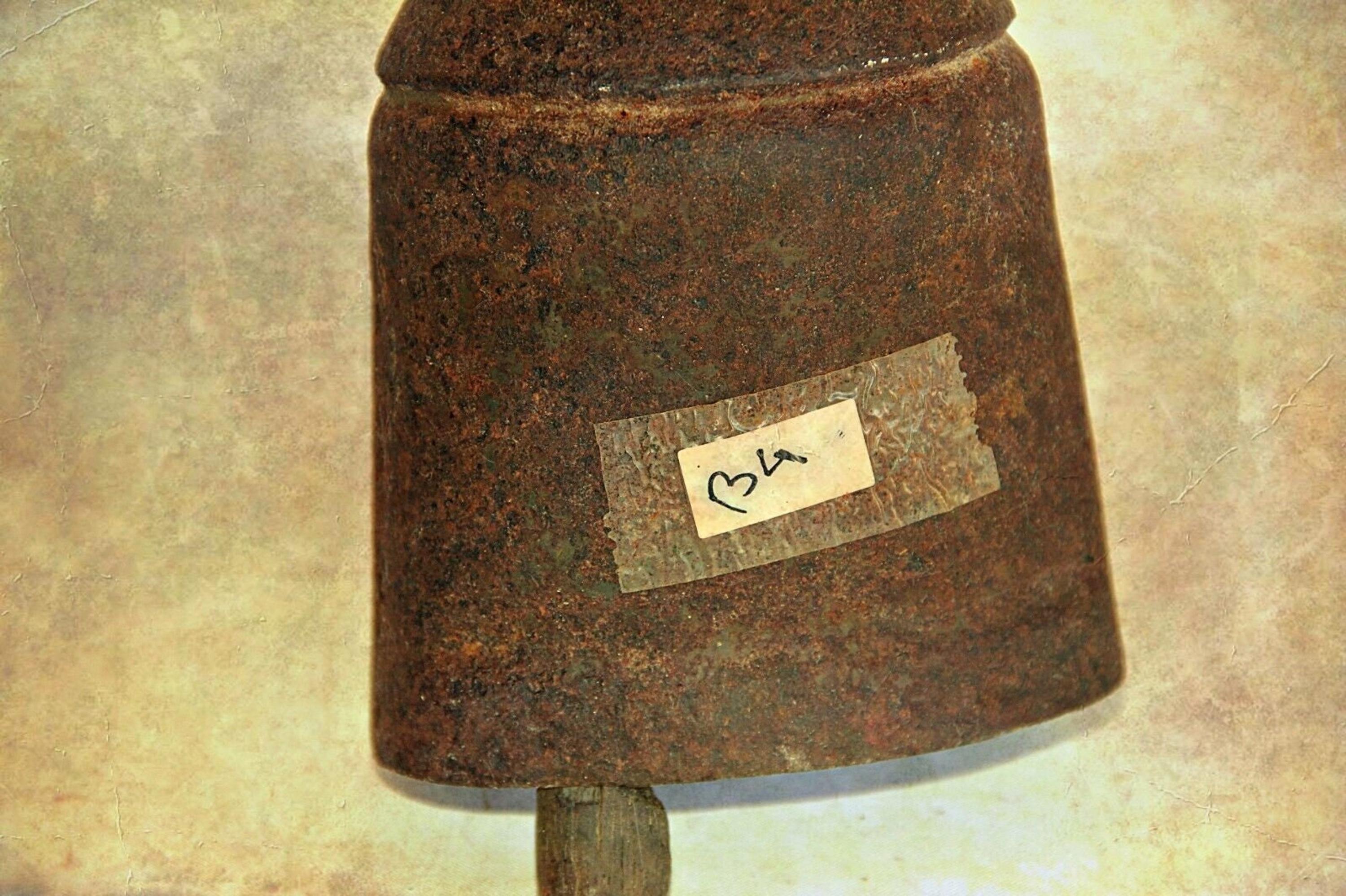 ファッションベル　カウベル 1920年代のヴィンテージ鉄製カウベル：素朴な農家風インテリア - Etsy 日本