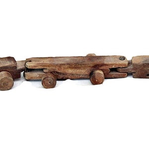 Vintage Wooden Train Toy Set: Handcrafted Pull-Along Engine