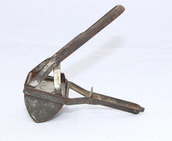 Vintage Tin-Iron Manual Juicer– Hand-Pressed Fruit Crusher for Citrus, Berries | Rustic Farmhouse Kitchen Decor Functional Retro Collectible