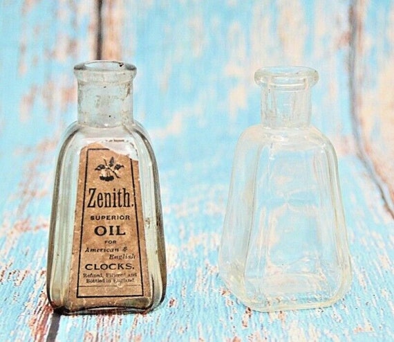 Old Vintage Zenith Clock Oil Bottles – Pair of Empty English-Made Antiques, Retro Cabinet Decor, Nostalgic Horology Collectibles for Display