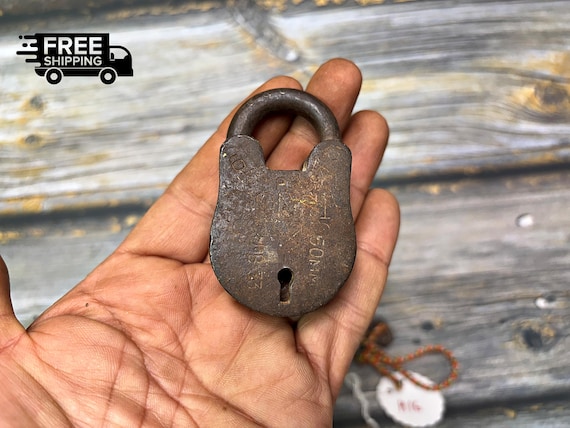 Vintage Hand Crafted Iron Bansi 6 Lever Padlock with Single Key Collectible H16