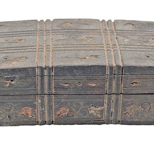 Vintage Hand Carved Wooden Trinket Box: Intricate Jewelry Organizer