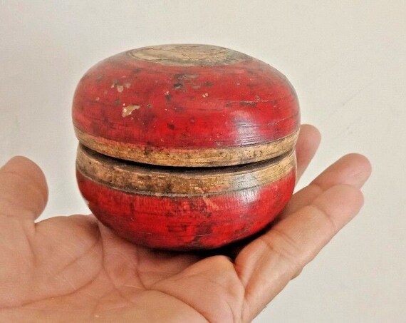 Vintage Lacquer-Painted Round Wooden Trinket Box – Rich Red Patina Finish | Antique Handcrafted Jewelry Holder | Rustic Keepsake Storage B2