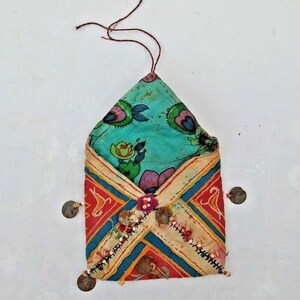 Bolso de mano vintage bohemio con pompones y espejo: bolso hippie bordado único, monedero étnico hecho a mano, accesorio artesanal.