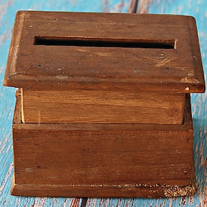 Rara scatola di sigarette in legno fatta a mano dall'India - Distributore di sigarette in stile vintage, artigianato classico, arredamento antico senza tempo e organizzatore
