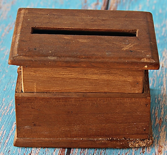 Rare Handmade Wooden Cigarette Box from India – Vintage-Style Cigarette Dispenser, Classic Craftsmanship, Timeless Antique Decor & Organizer