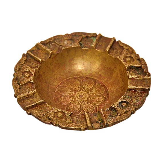 Old Vintage Handcrafted Brass Round Ashtray– Rare Indian Collectible, Elegant Home Decor and Unique Gift for Smokers and Antique Enthusiasts