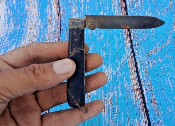 Vintage Pocket Knife Old Iron Blade Horn Iron Hilt Folding Safety Small Design Unique Collectible Gift for Camping or Outdoor Enthusiasts T3