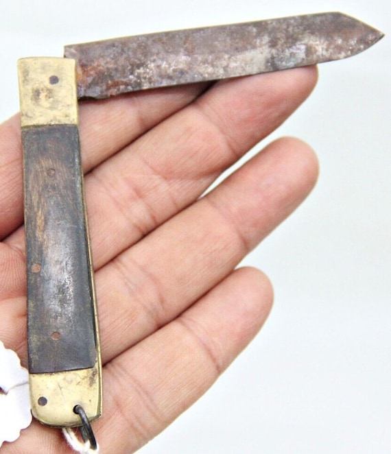Charming Old Vintage Folding Pocket Knife with Iron Blade Horn and Brass Handle Perfect for Collectors and Outdoor Enthusiasts P7