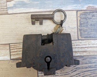 Lucchetto in ferro battuto fatto a mano con chiave – Design a strisce, lucchetto in stile antico, strumento da collezione P4