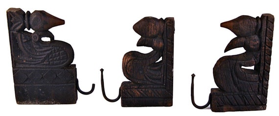 3 Pcs Rare Vintage Key Hanger Set Unique Carved Wall Hooks Beautiful Design for Home Decor Organization Functional and Stylish Key Storage