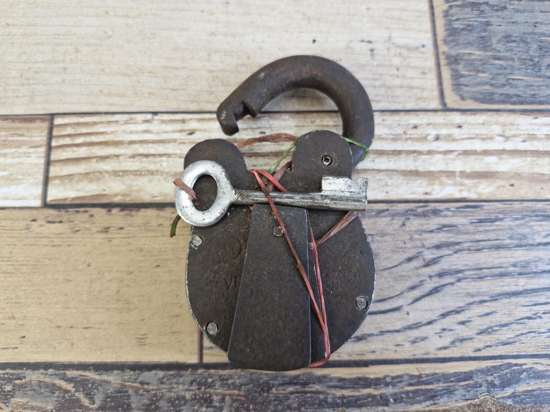 Vintage Iron Padlock With Key – Antique Style Rustic Lock Collectible ...