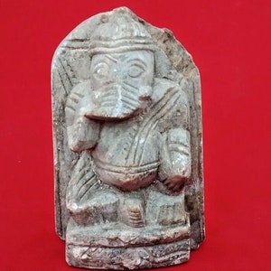 Antique Hand-Carved Gray Stone Ganesha Statue – Rich Patina Finish, Unique Vintage Hindu Idol for Spiritual Décor and Devotee Collectors 02