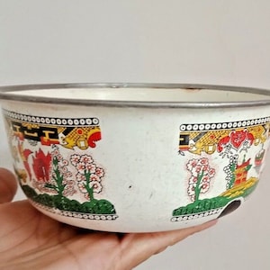 Vintage White Enamel Bowl: Round Bridal Design Kitchen Decor