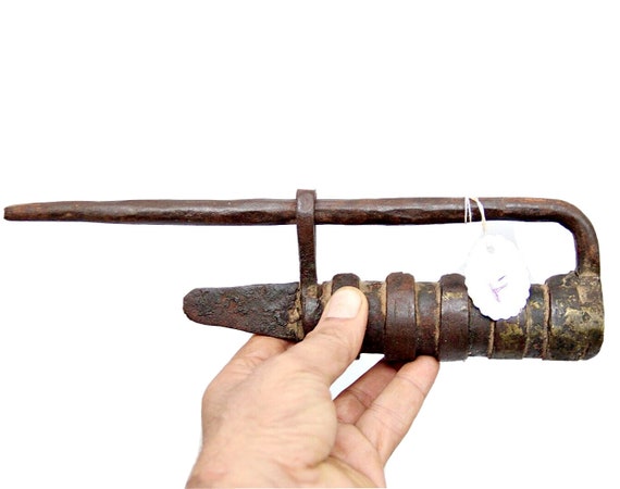 Large Padlock Hand-Forged Lock (No Key), Vintage Rustic Indian Decor for Farmhouse or Steampunk Style Unique Collector’s Artifact T1