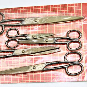 Vintage handgefertigte Packung mit 5 Mehrzweck-Scheren aus Eisen für alle Schneidanforderungen - Ideal zum Nähen, Basteln und für Haushaltsarbeiten