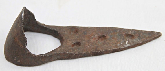 Vintage Manual Gardening Weeding Tool Old Iron Hand Tool for Digging and Planting - Perfect for Garden Lovers and Agriculture Enthusiasts