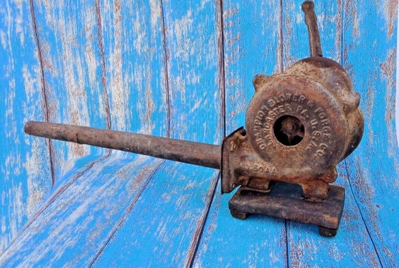Champion Blower & Forge Co Cast Iron Hand Crank Tool, Blacksmith Bellows Device, Vintage USA Iron Blower for Forge, Rarity Collectible
