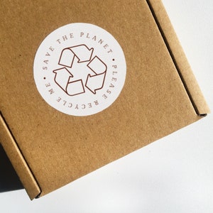 100% Recycled Biodegradable “Save the planet! Please recycle me!” in brown. paper labels for eco friendly packaging. Recyclable stickers.
