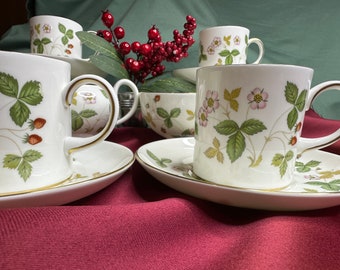 Vintage Wedgwood Wild Strawberry Bone China Tea Set (14 Vintage Wedgwood Wild Strawberry Bone China Tea Set (14
