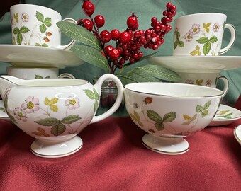 Vintage Wedgwood Wild Strawberry Bone China Tea Set (14 Piece) - Etsy