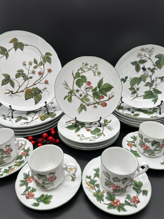 Vintage Seltmann Weiden Gloria Waldbeere Porcelain Dinner Coffee