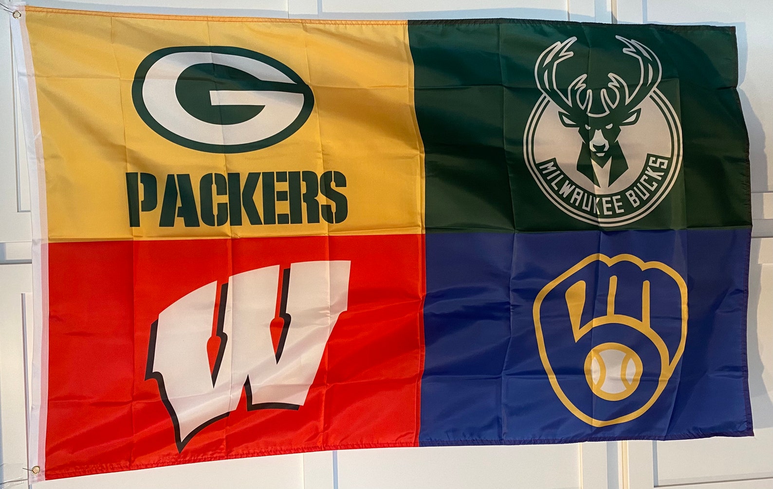 Milwaukee Bucks, & Brewers, Green Bay Packers Wisconsin Badgers. 4