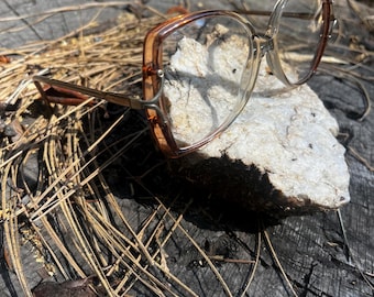 Gafas de sol Luxottica vintage de los años 70/80, sin receta, con lentes transparentes y montura extragrande color lavanda pálido italiano.