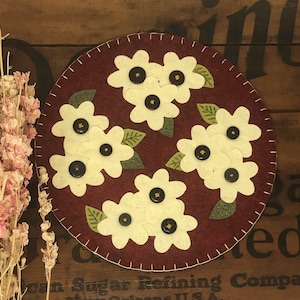 Primitive Stitchery Buttermlk Flowers Penny Rug ~ Vintage Buttons Cranberry Candle Mat
