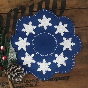 Primitive Stitchery CHRISTMAS Bittersweet Snowflakes Penny Rug ~ WINTER Blue & Buttermilk White Candle Mat