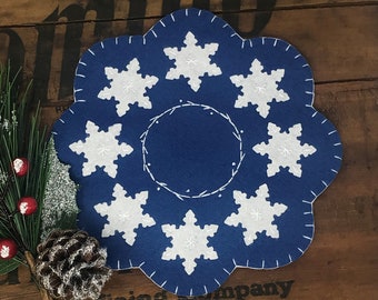 Primitive Stitchery CHRISTMAS Bittersweet Snowflakes Penny Rug ~ WINTER Blue & Buttermilk White Candle Mat