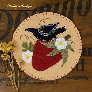 Primitive Stitchery Summer Strawberry & Black Crow Penny Rug - Folk Art Candle Mat
