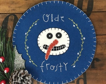 Primitive Stitchery CHRISTMAS "Olde Frosty" Snowman Penny Rug ~ WINTER Candle Mat