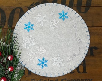 Primitive Stitchery WINTER Snowflakes Penny Rug ~ Blue & White CHRISTMAS Candle Mat