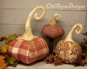 Primitive Trio Of Cranberry Early Autumn Harvest Pumpkins Grungy Halloween Folk Art Farmhouse Decorating