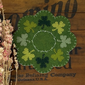 Primitive Stitchery ST PATRICKS DAY Shamrocks Penny Rug ~ Bittersweet Candle Mat