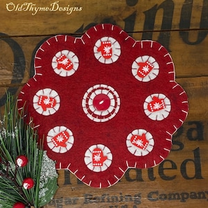 Primitive Stitchery CHRISTMAS Mittens Penny Rug ~ Winter Cranberry Candle Mat