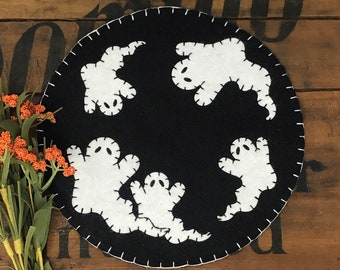 HALLOWEEN Primitive Stitchery GHOSTS Penny Rug ~ Spooky FALL Candle Mat