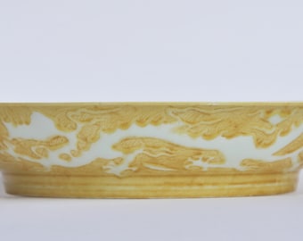 Early Ming yellow glazed plate with underglaze blue Hongzhi mark