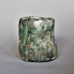 Well functioning &quot;perspiry&quot; ancient character Japonese raku chawan tea bowl