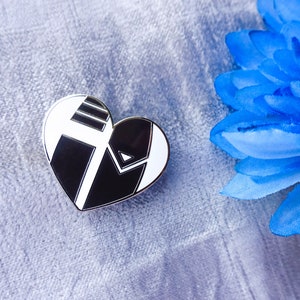 A Hunter&#39;s Vanguard Dare Heart Enamel Pin