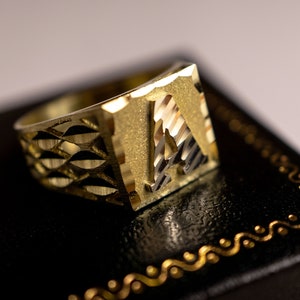 Anillo con monograma y sello de letra inicial sólida de 10 k para hombres