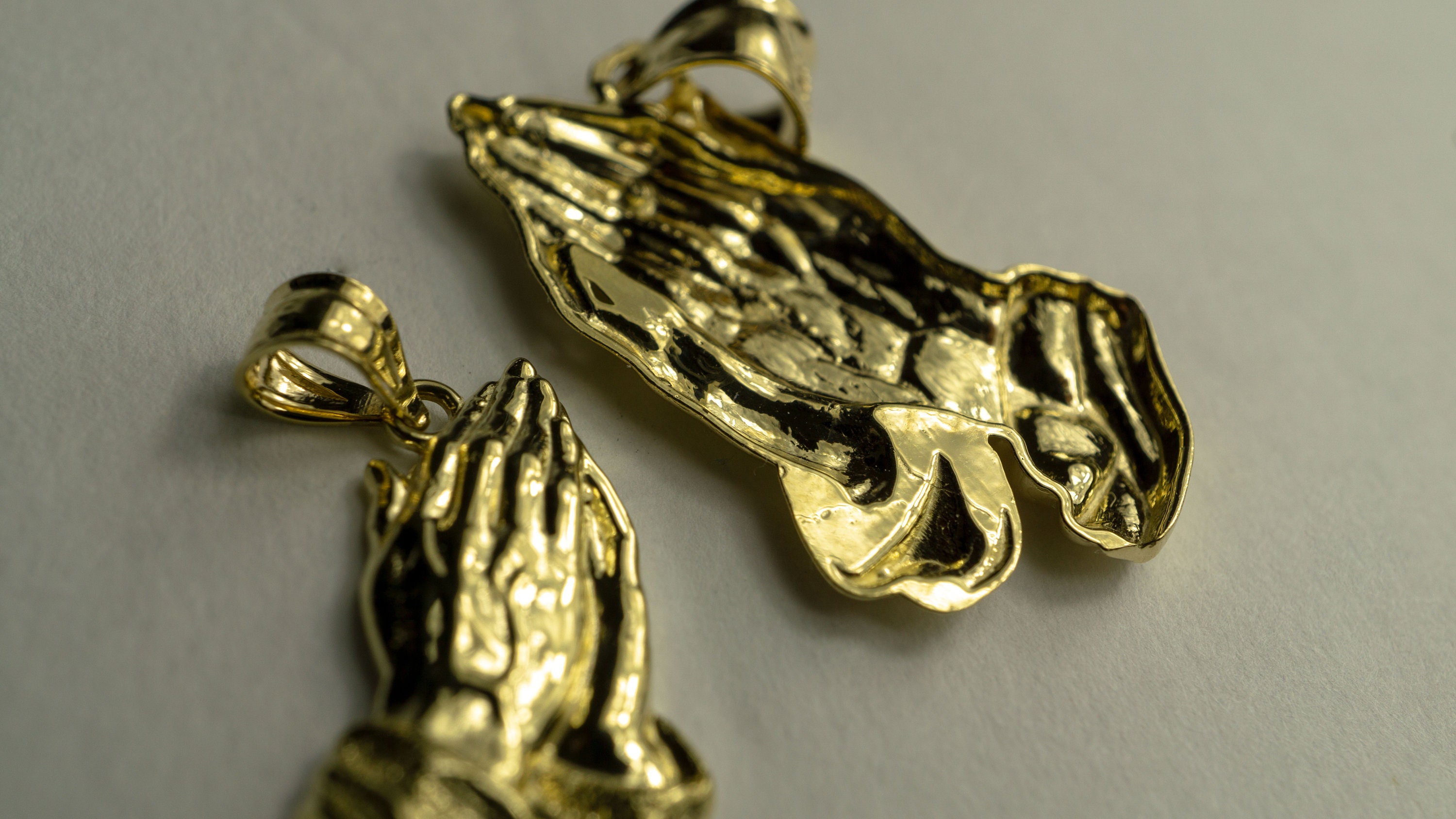 10k Yellow Gold Praying Hands Charm Pendant – Diamond Cut – 1 Inch – Made In USA